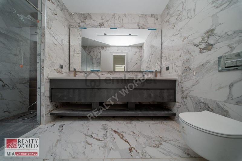 Döşemealti Site İçerisinde 6+1 Havuzlu Kiralık Villa - 31