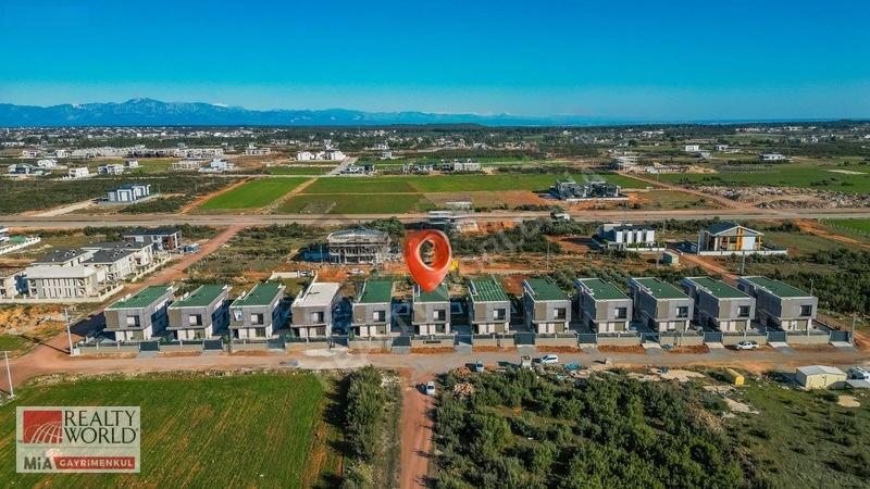 Döşemealti Site İçerisinde 6+1 Havuzlu Kiralık Villa - 2