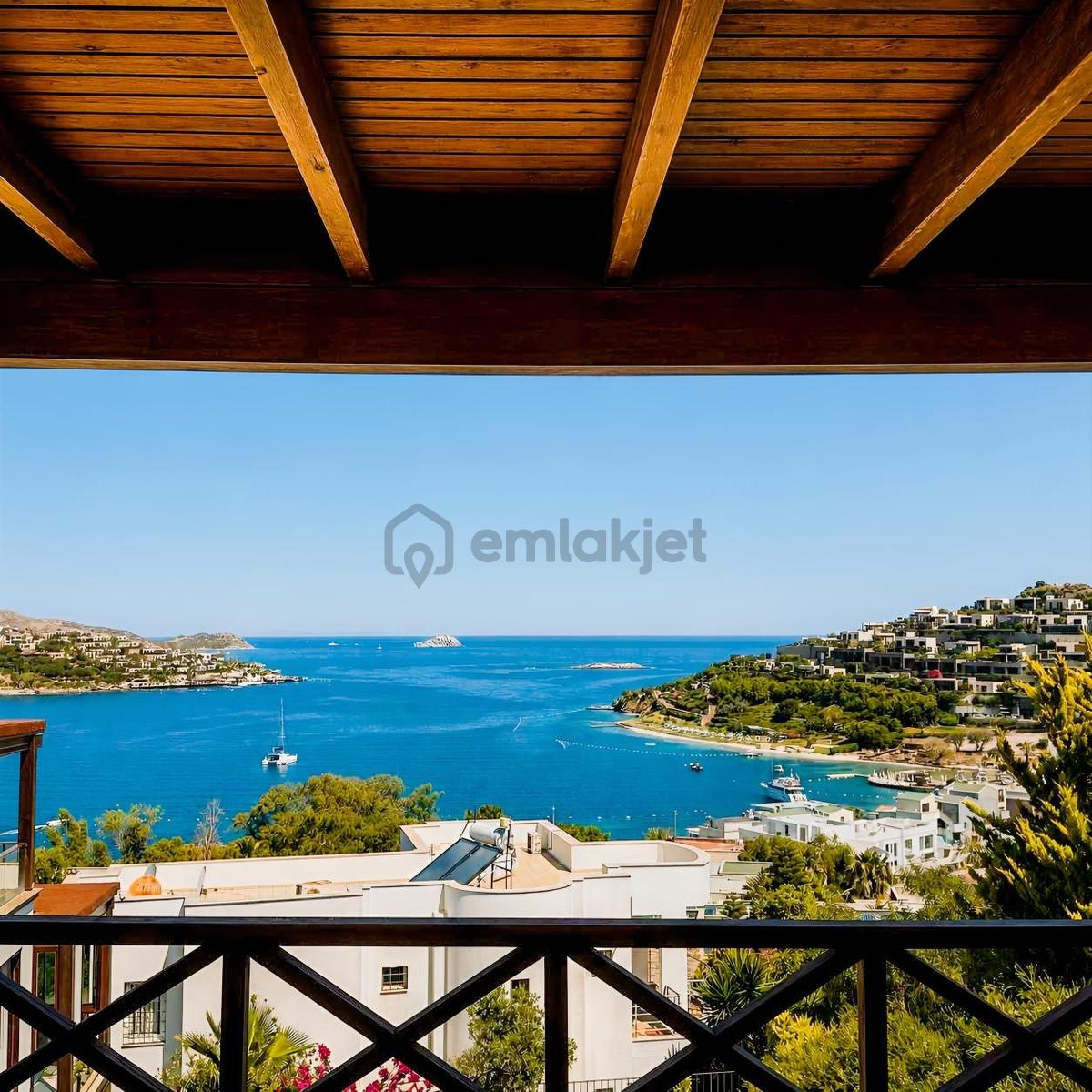 Bodrum Tilkicik De Satılık Plajlı 4+2 Villa