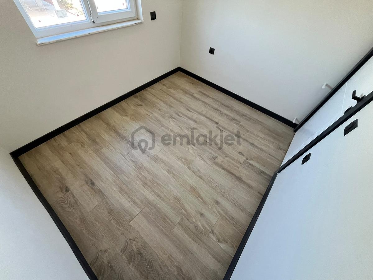 Tramvayın Yakını Mükemmel Konumda Lüx 2+1 Daire! - 15