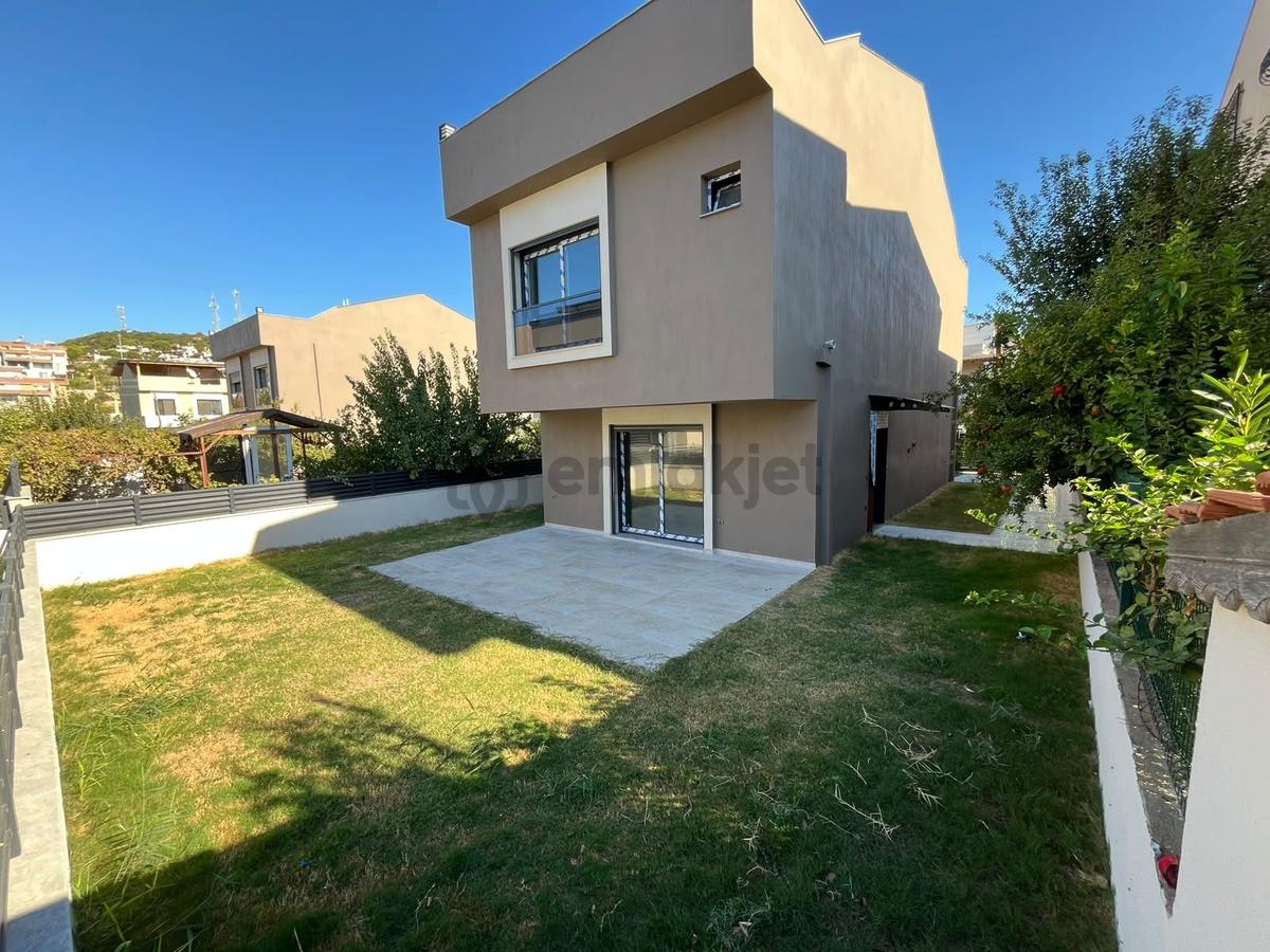 Gümüldür'de Denize 400mt Mesafe'de 3+1 Villa !!! - 2