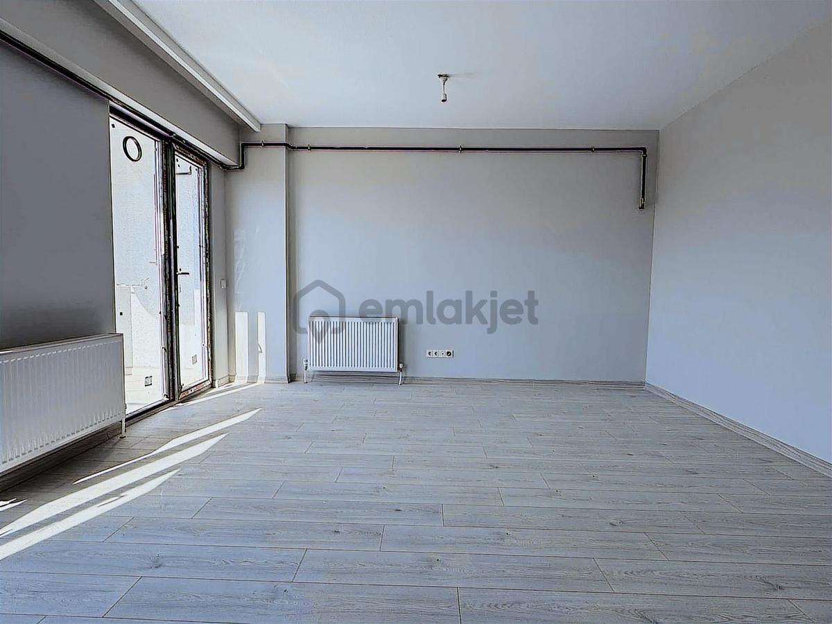 Sancaktepe Cadde Üzeri Sitede Satılık Geniş 1+1 Daire - 13