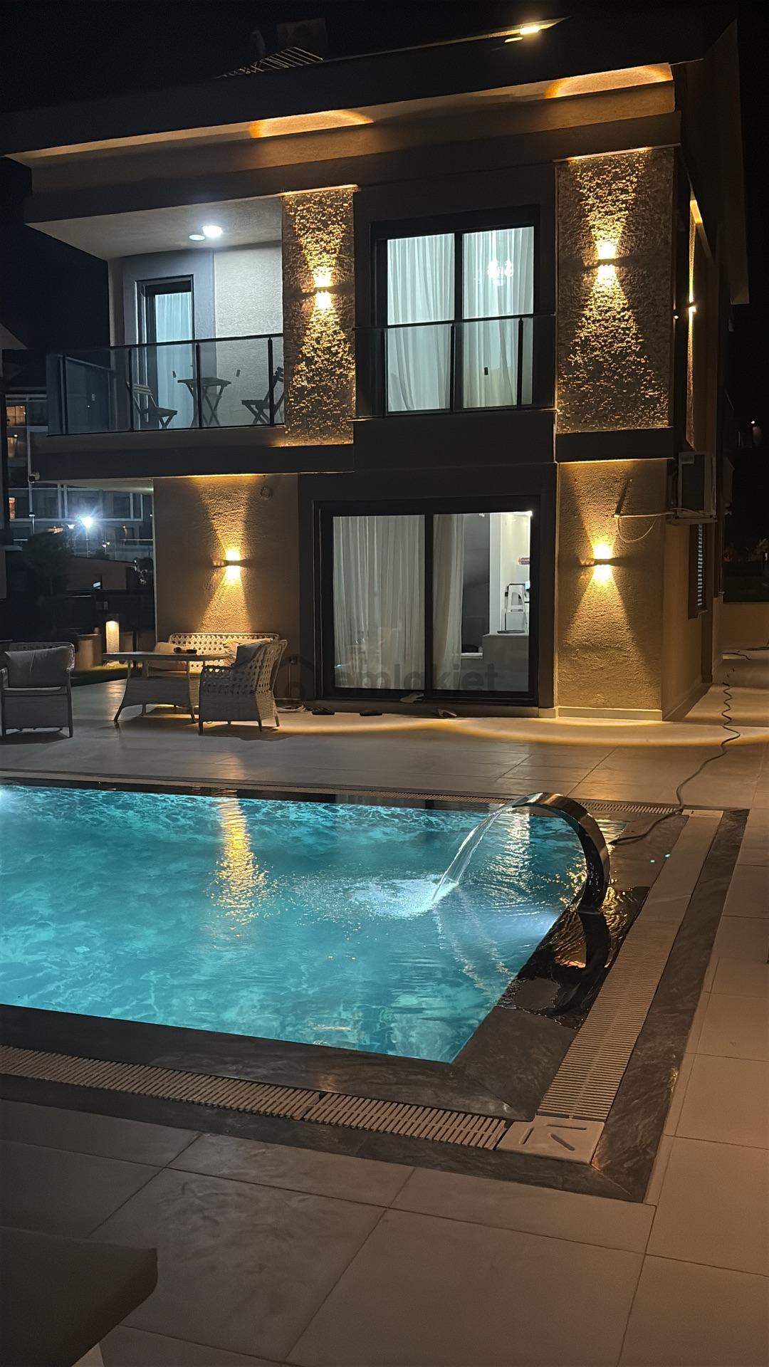 Sahibinden Didim Efeler Mahallesi'nde Havuzlu 4+1 Satılık Villa