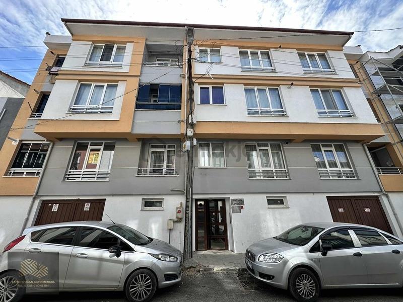 Çamlıca'da Temiz/bakımlı/geniş Kiralık 2+1 Daire