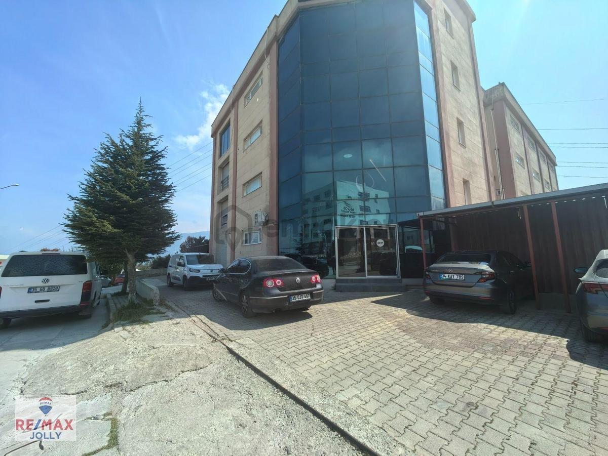 Begos Buca Osb De Kiralık 3150 M² Fabrika – İşyeri