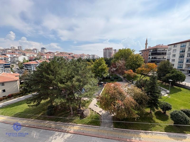 Pusula 'dan Celal Esat'a Yakın Park Cephe İki Balkon Sıfır Daire - 9