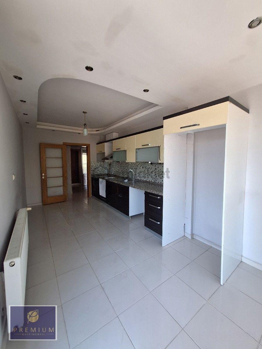 Girne Mahallesınde Cadde Üzerinde 140m2 3+1 Kiralık Daire - 13