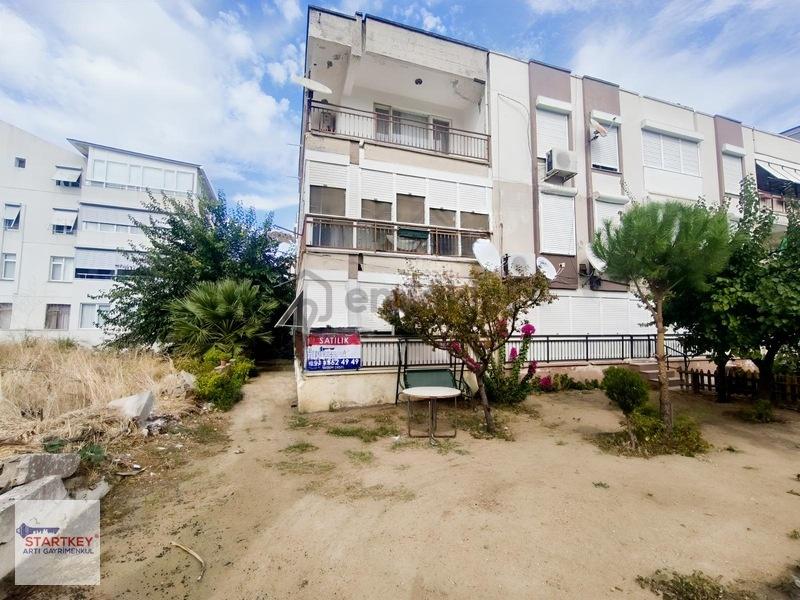 Sarımsaklı'da Denize Yürüme Mesafesinde Çift Cephe 2+1 Satılık