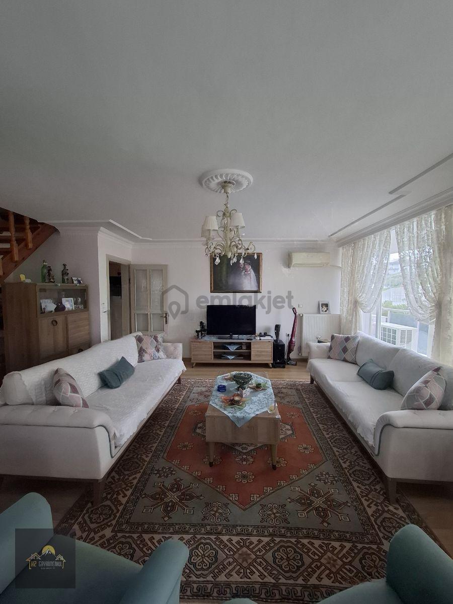 Kuşadası Merkezde Satılık 4+1 Çatıdublex