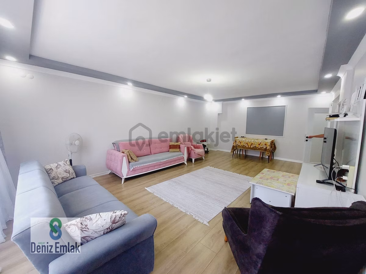 Denizden Akçayda Asansörlü Ebeveynli Masrafsız Satılık 3+1 Daire.