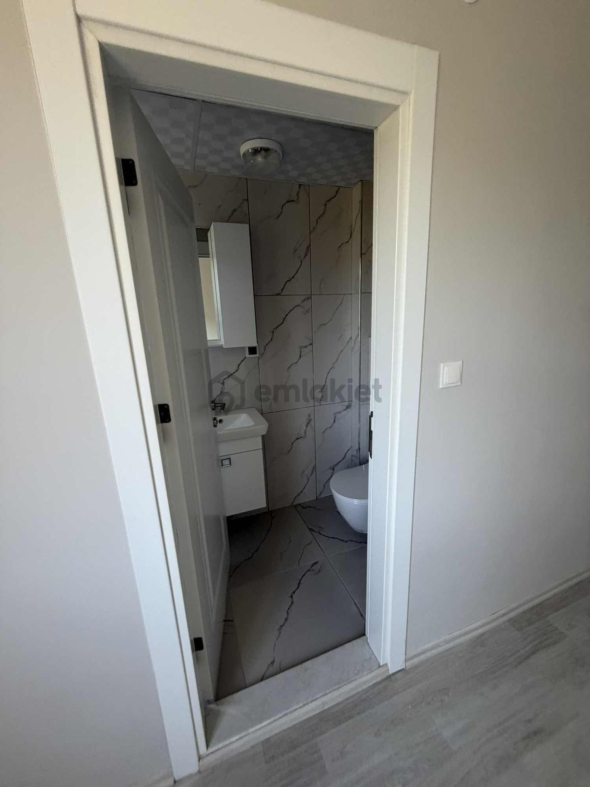 Engin Emlaktan Adak Starda Kiralık 2+1 Daire - 13