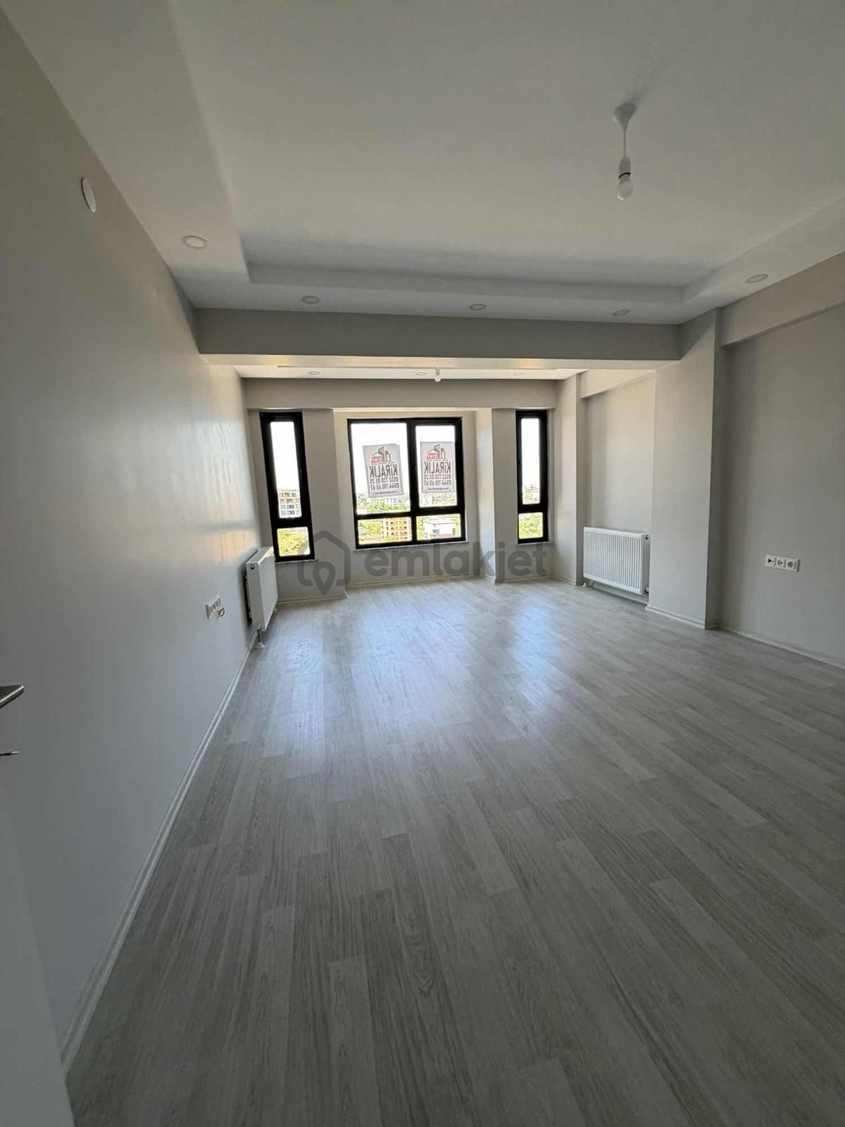Engin Emlaktan Adak Starda Kiralık 2+1 Daire - 33