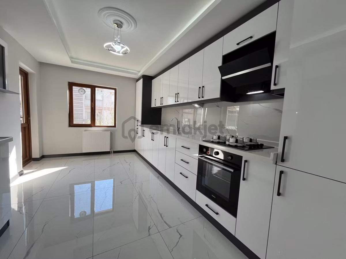 Lüks Yapılı Ön Cephe Çok Geniş 3+1 Ara Kat Çift Banyo Çift Balkon - 5