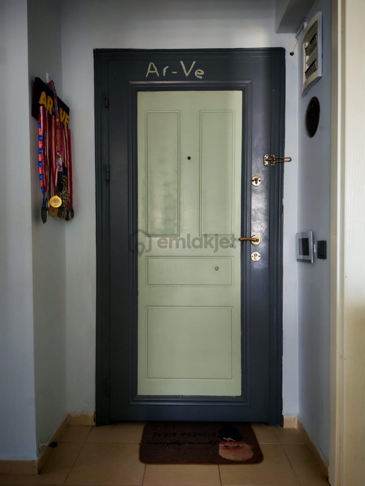 Barbaros Mah. 3+1 Ara Kat - Site İçerisinde -ferah Bakımlı Daire - 26