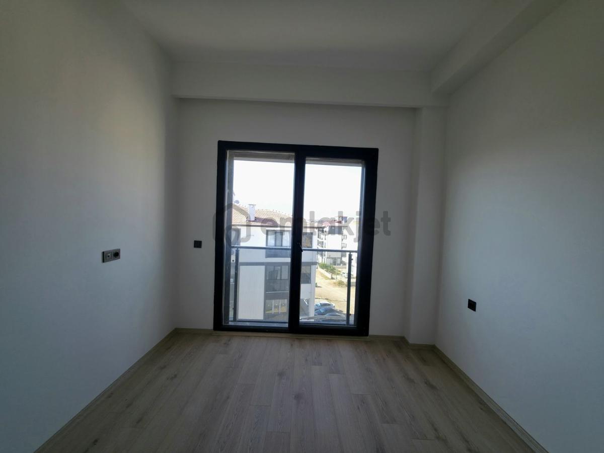 Bademalanında Satılık Arakat Ebeveyn Banyolu Satılık Daire - 9