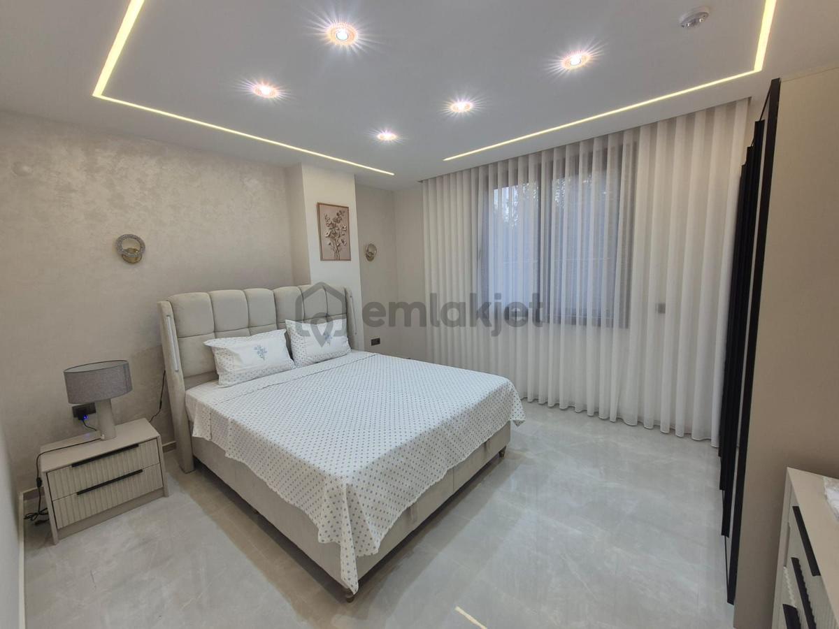 Didim Mahallesinde Müstakil Havuzlu 4+1 Villa Otoparklı Tamm Müüstakil Full Eşyalı - 17