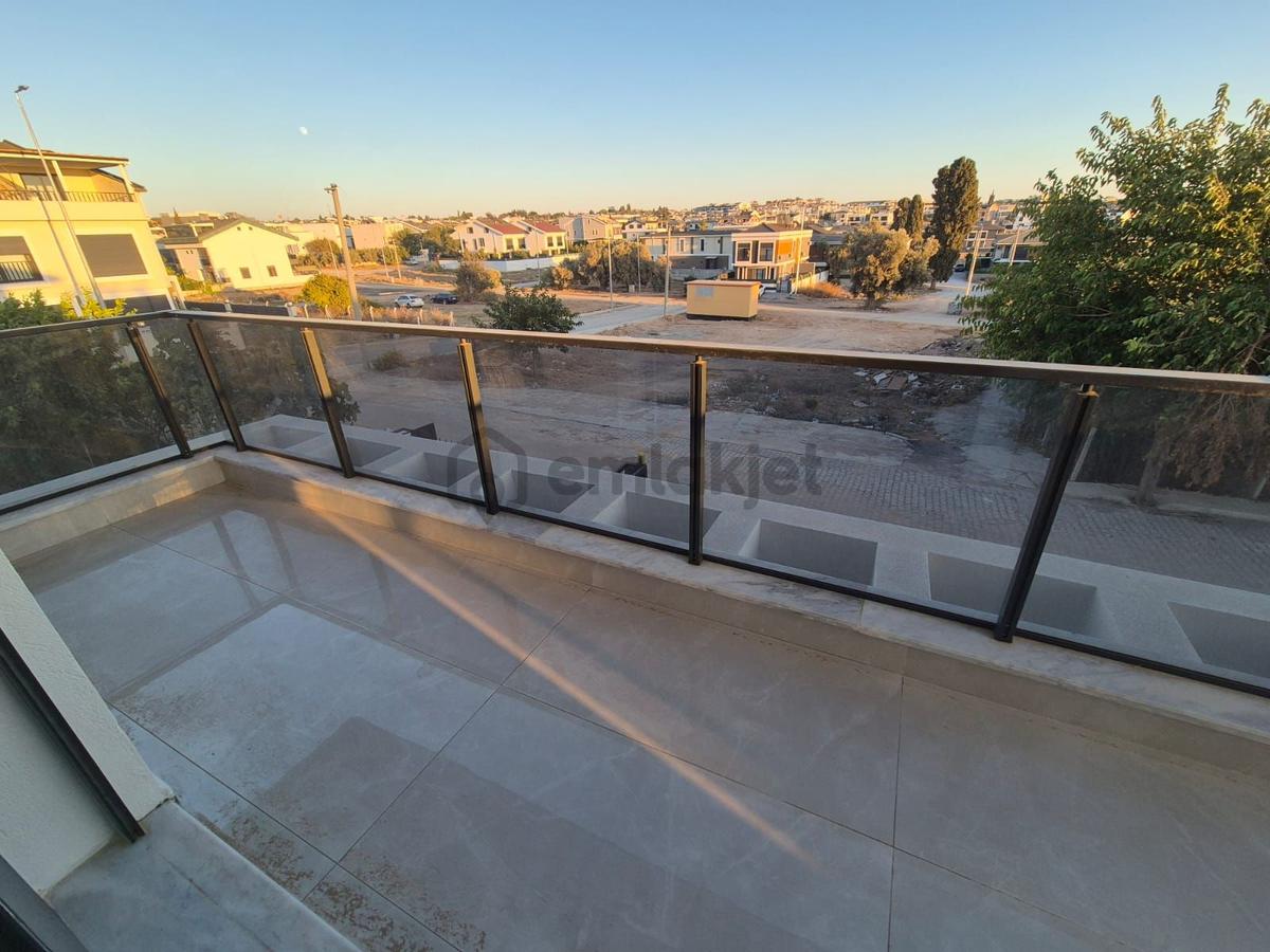 Didim Mahallesinde Müstakil Havuzlu 4+1 Villa Otoparklı Tamm Müüstakil Full Eşyalı - 9