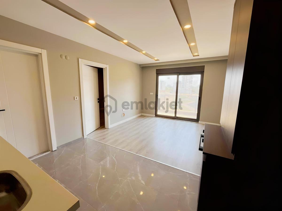 Altınovada Sıfır Havuzlu Sitede Kiralık 1+1 Daire - 6