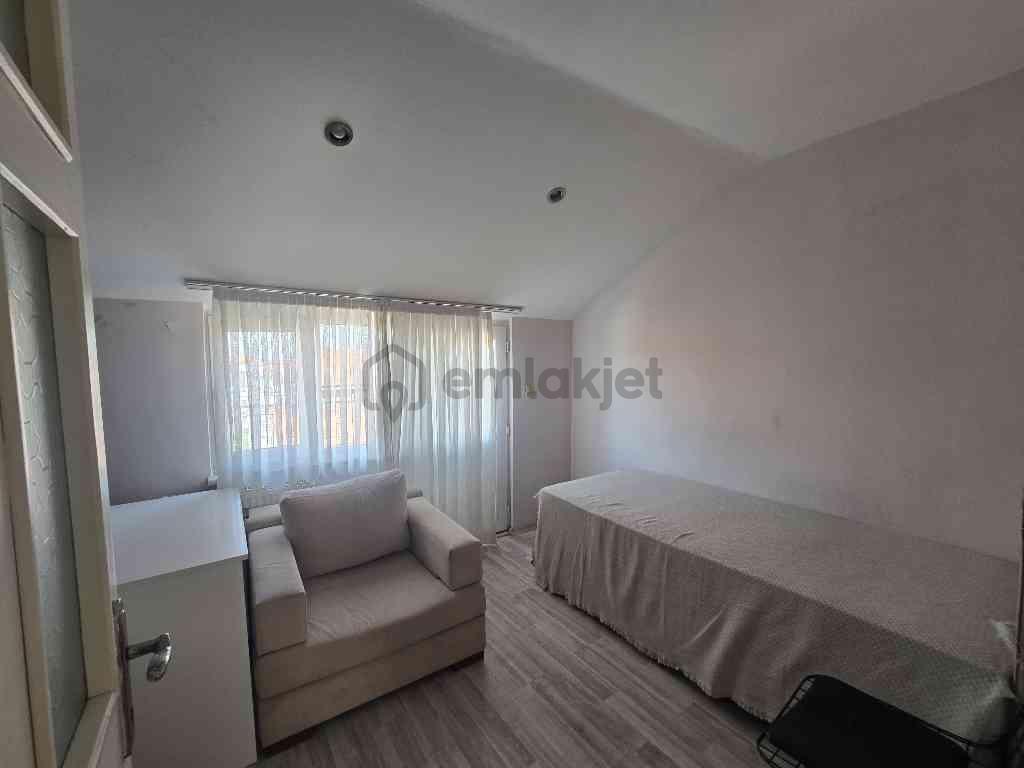 Remax Model Den Ulus Caddesine Yakın Satılık Tek Tapu Çift Apart - 11