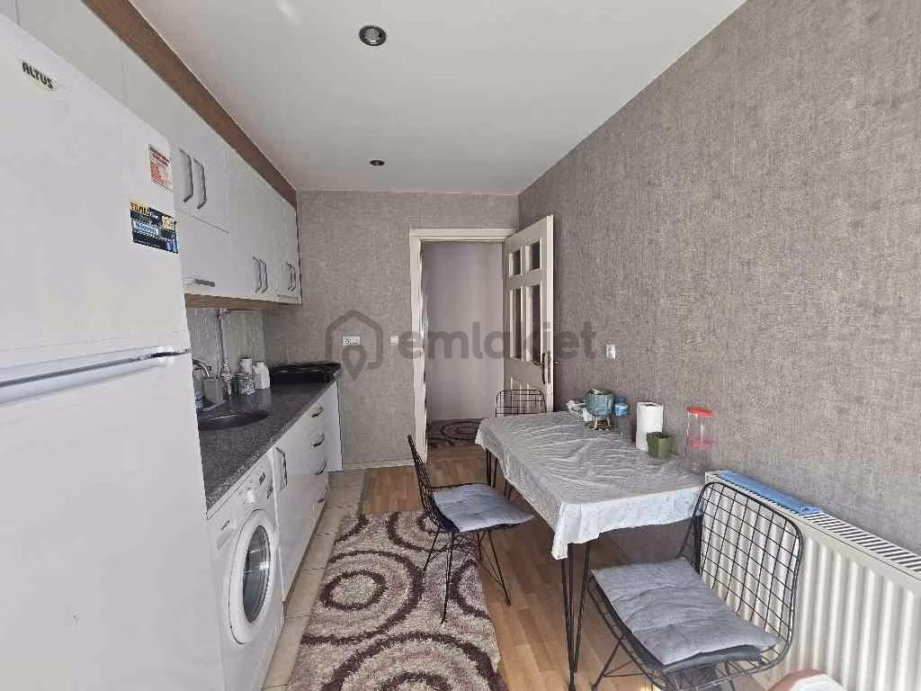 Remax Model Den Ulus Caddesine Yakın Satılık Tek Tapu Çift Apart - 16