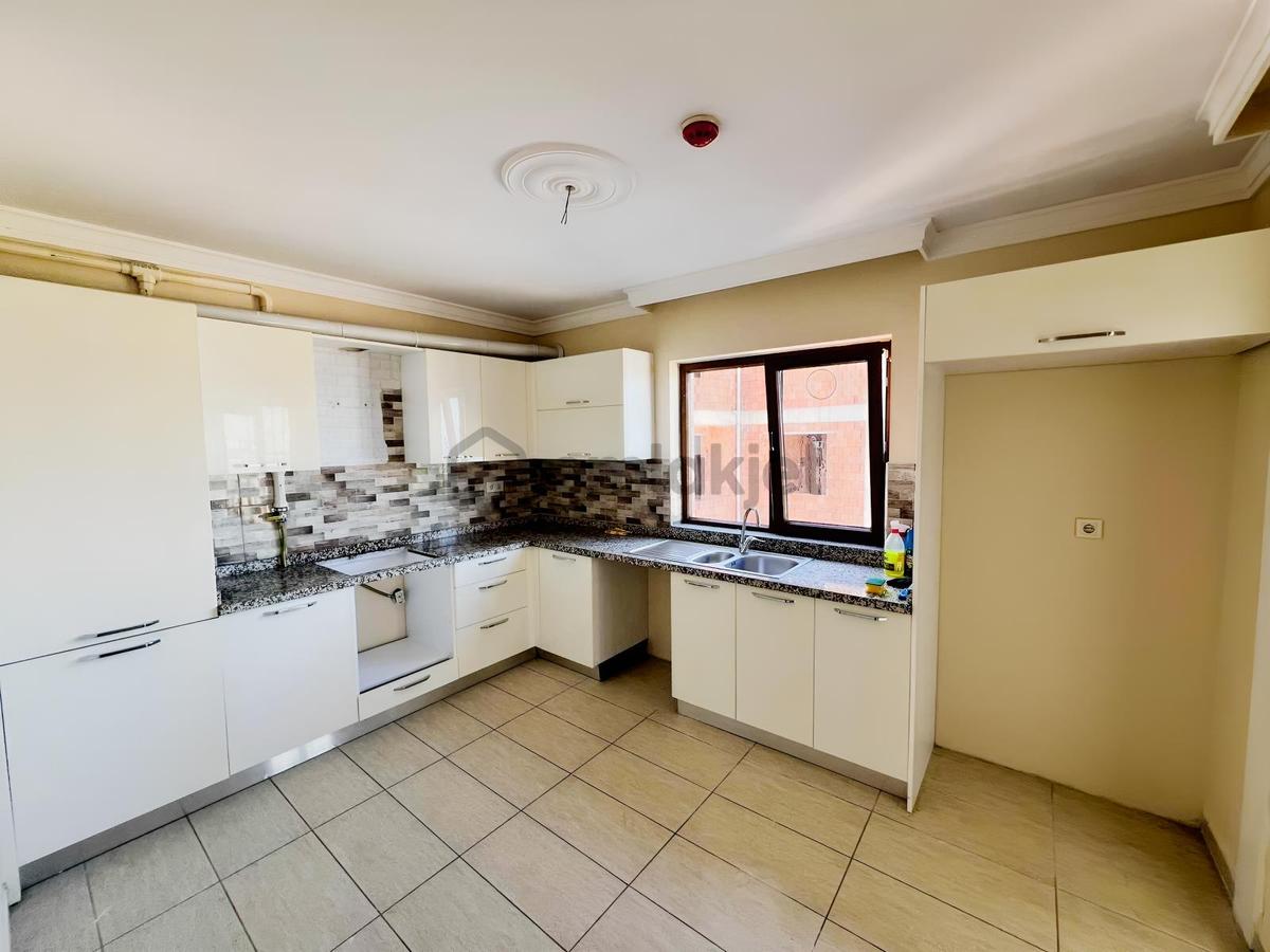 Trabzon' Da Kaşüstü Girişinde 3+1 Kiralık Geniş Daire - 24