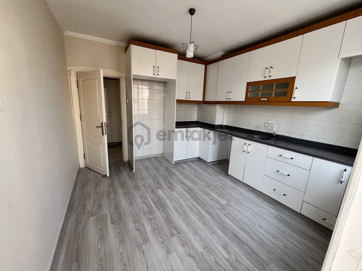 Ergünden Muğdat Cami Yanı Satılık Tertemiz Geniş 4+1 Daire - 8