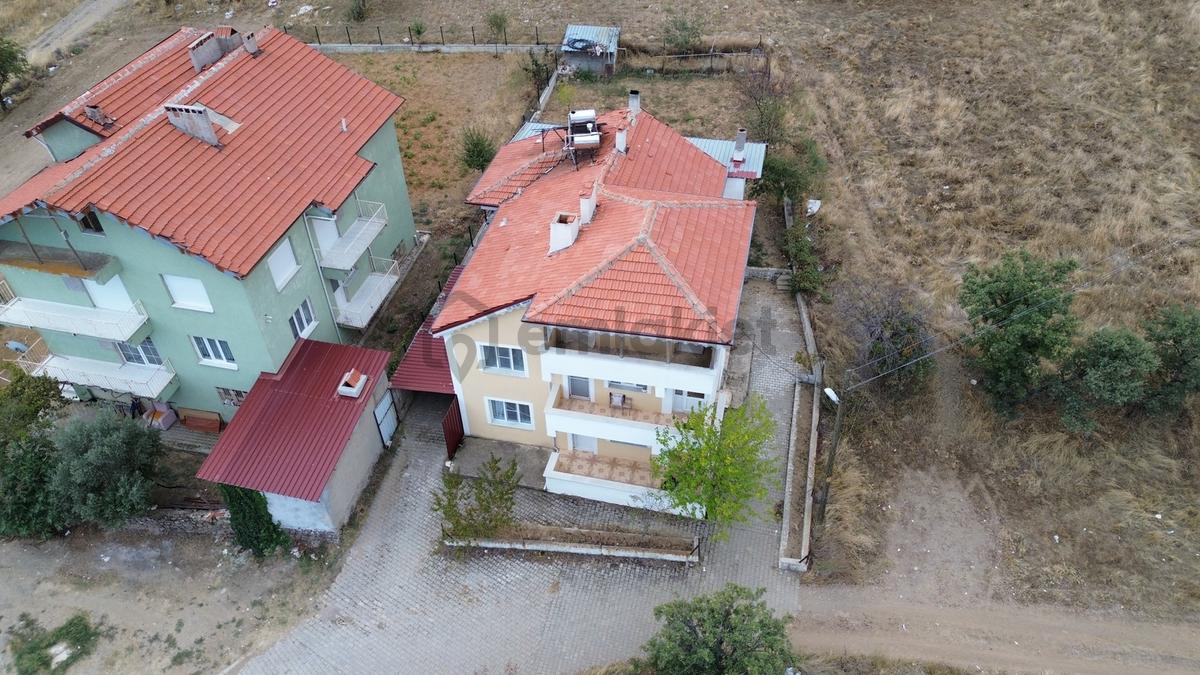Eşme Kemer Satılık Bahçeli 2 Katlı Müstakil Ev