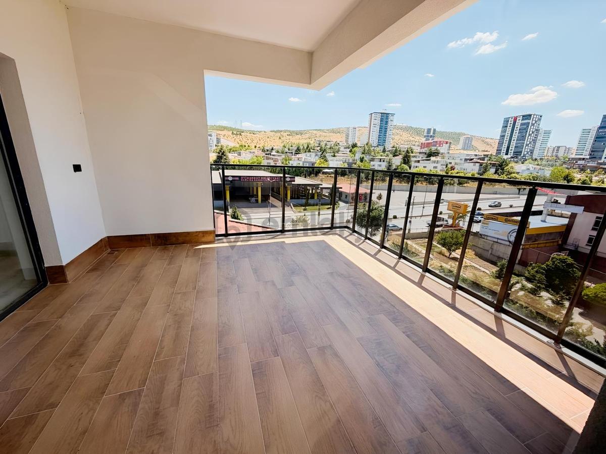 Bağlıca Mükemmel Konumda 4+1 Sıfır Daire - 15