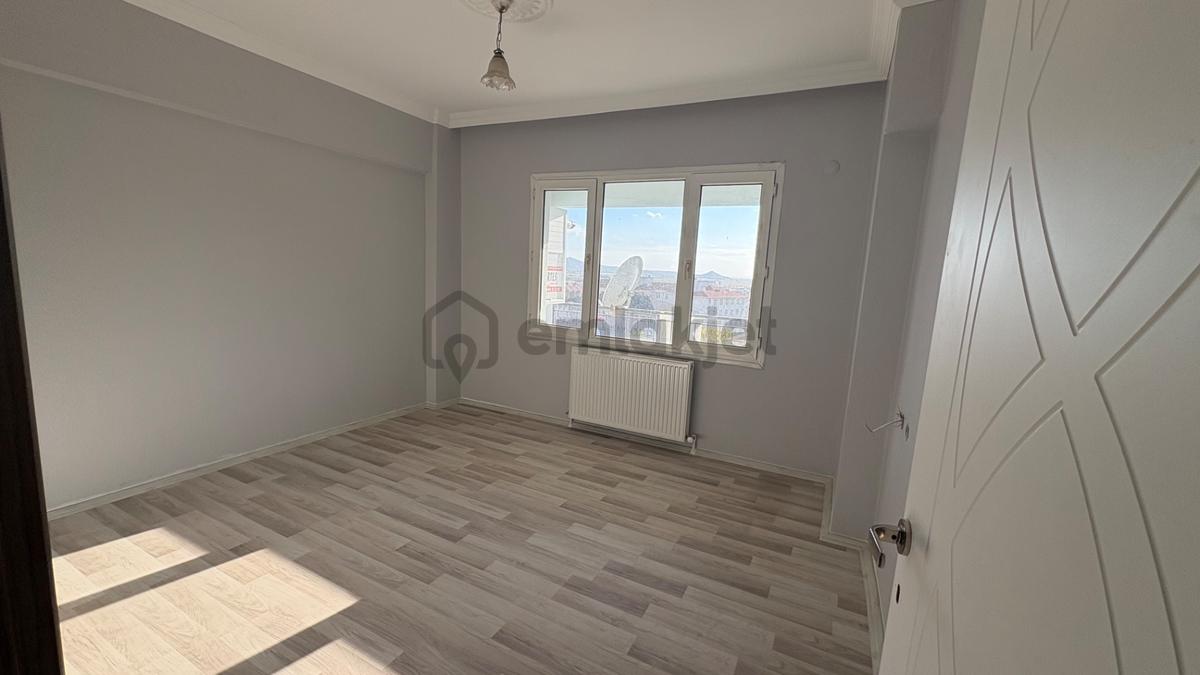 Bergama Fatih Mahallesi'nde 3+1 Şehir Manzaralı Daire - 2