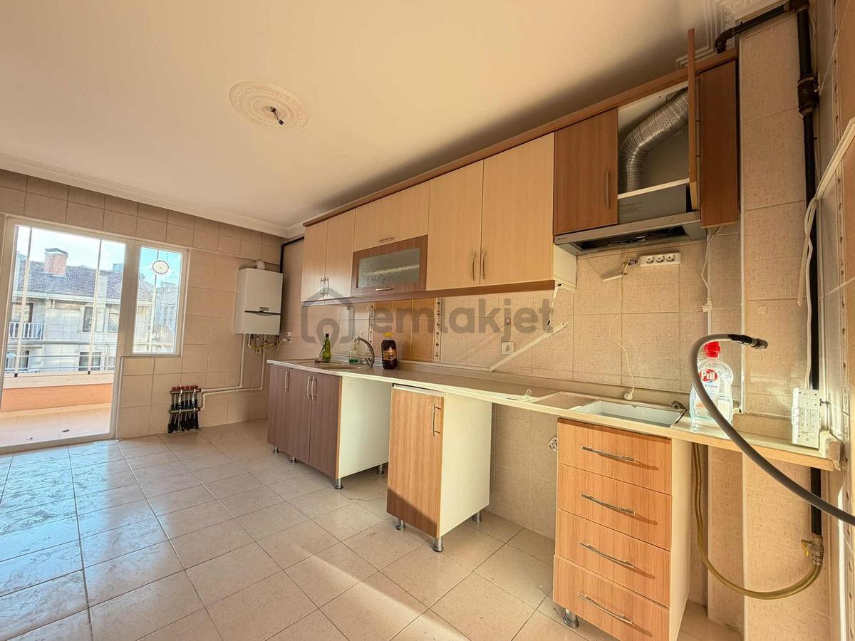 Oğulbey'den Seval Cad & Nevşehir Cad Yakını Asansör Kapalı Otprk