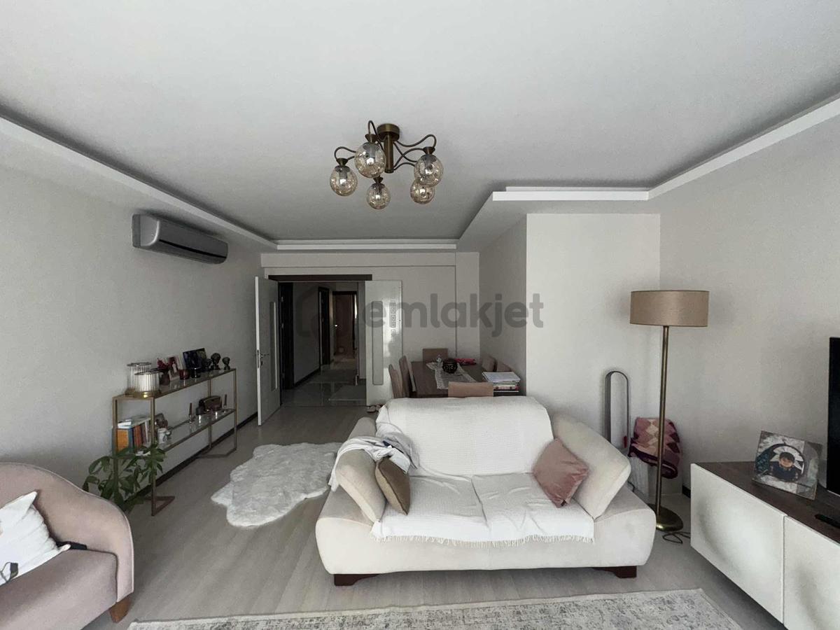 23 Nisan'da Site İçerisinde Kullanışlı Şık 3+1 Daire - 8
