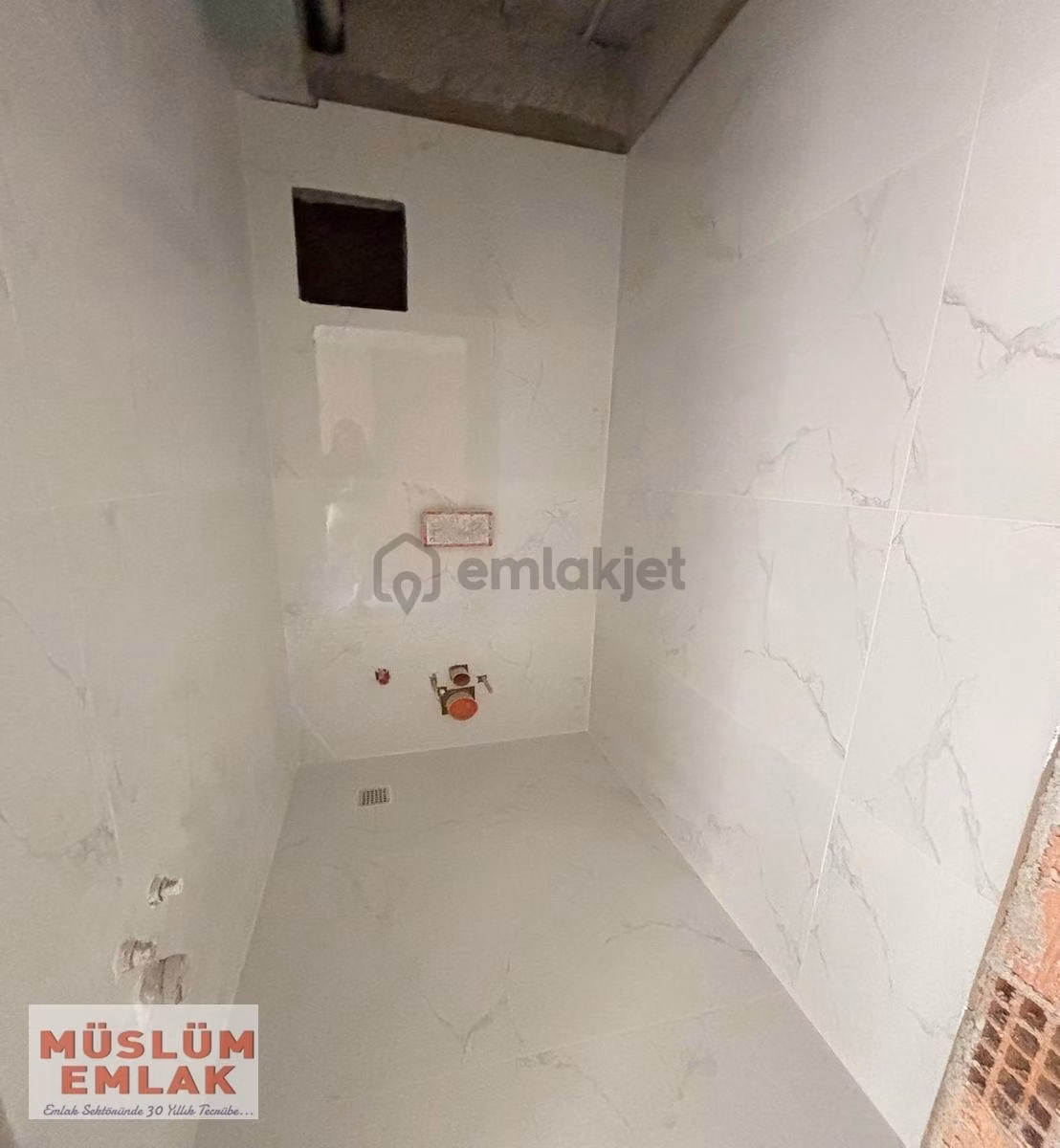 Müslüm Emlak'tan Merkezde E-5 Dibinde Sıfır 3+1 Daire - 9