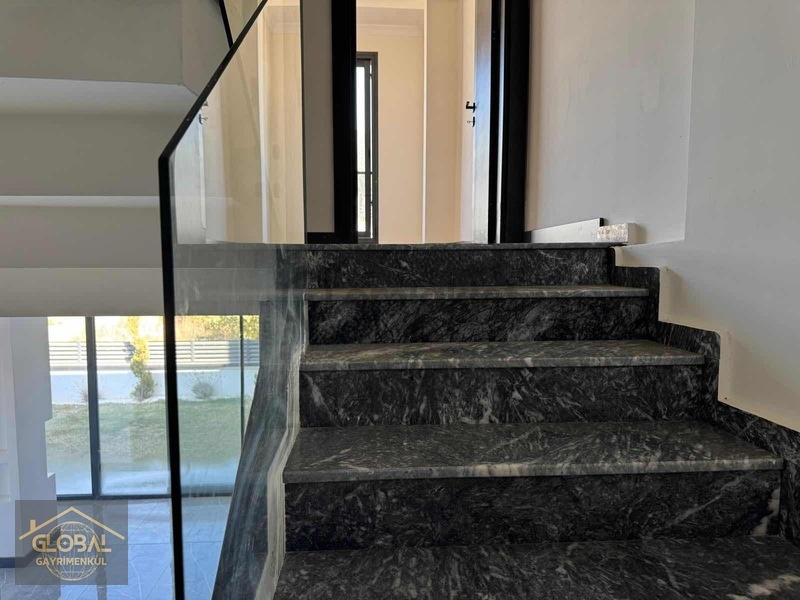 Özderede Denize 200m Büyük Bahçeli Köşe Villa - 31