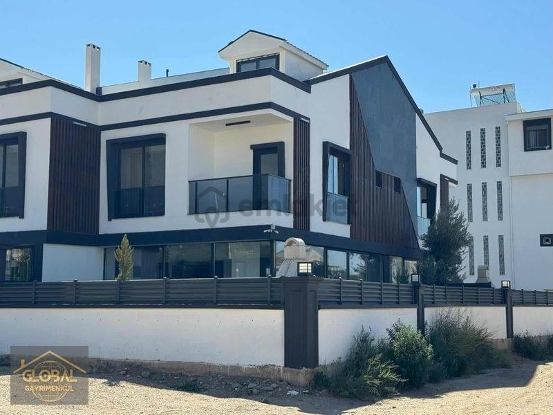 Özderede Denize 200m Büyük Bahçeli Köşe Villa - 30