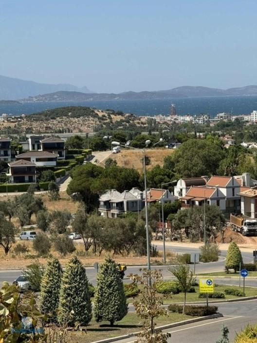 Güzelbahçede Deniz Manzaralı, Bahçeli Satılık Villa