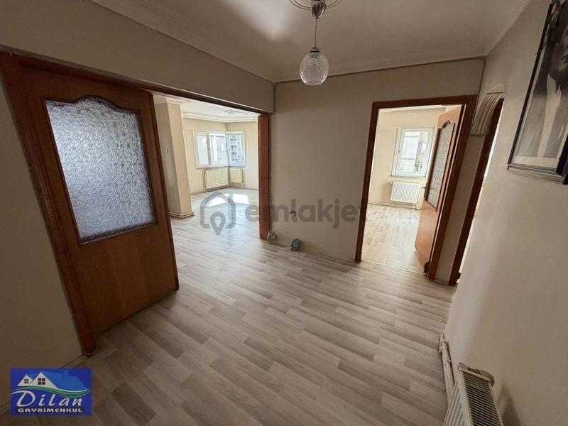 Metrobüse 5 Dakika Yürüme Mesafesinde Aile Apartmanında - 3