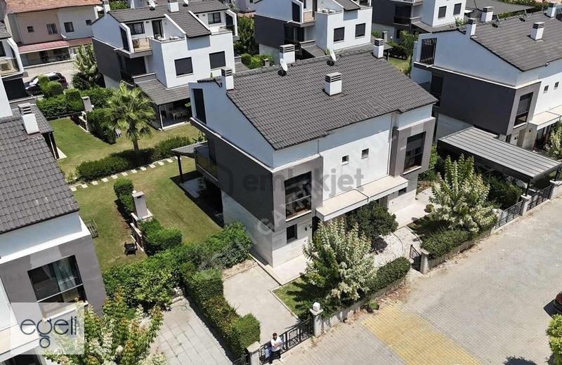 Davutlar Sahilin De Denize 600 Mt 4+1 Trıblex Villa - 33