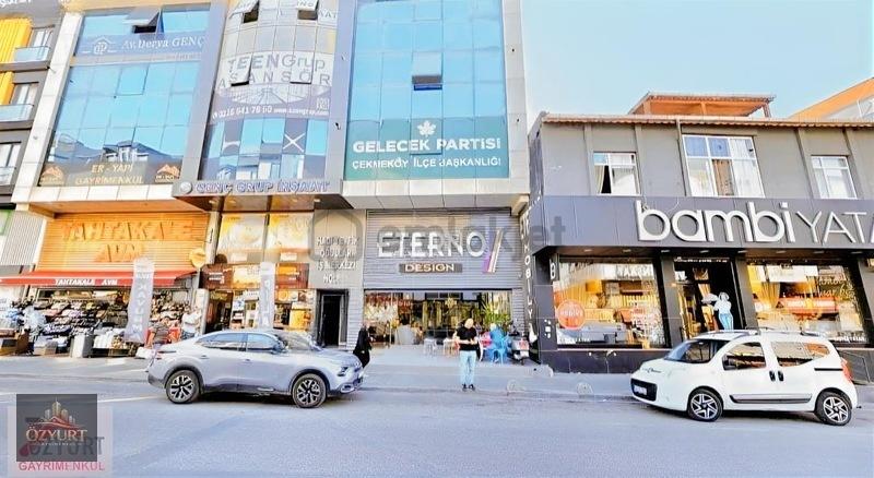 Metroya Yakın Asansörlü Ofis Kat