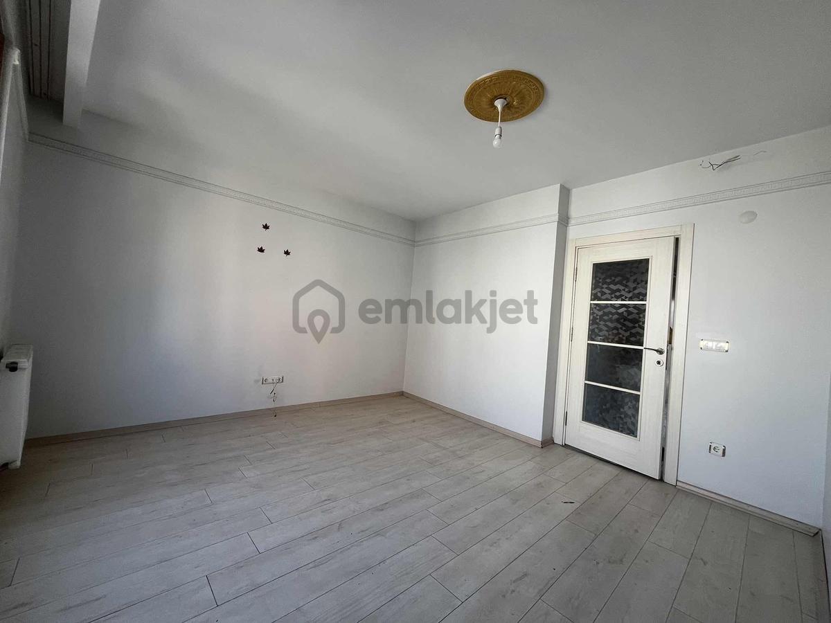 Sancaktepe Yenidoğanda Ana Cadde Üzerinde Satılık 2+1 Daire - 22