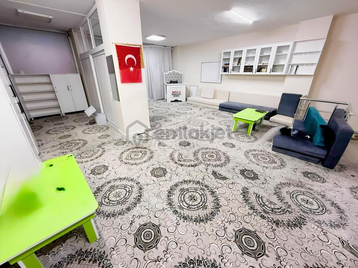 Mehmet Akif'te 170m Depolu Giriş Dükkan - 2