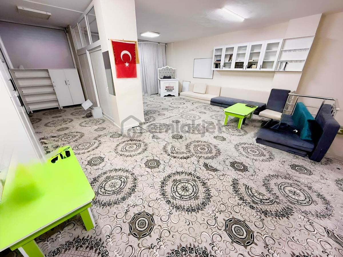 Mehmet Akif'te 170m Depolu Giriş Dükkan
