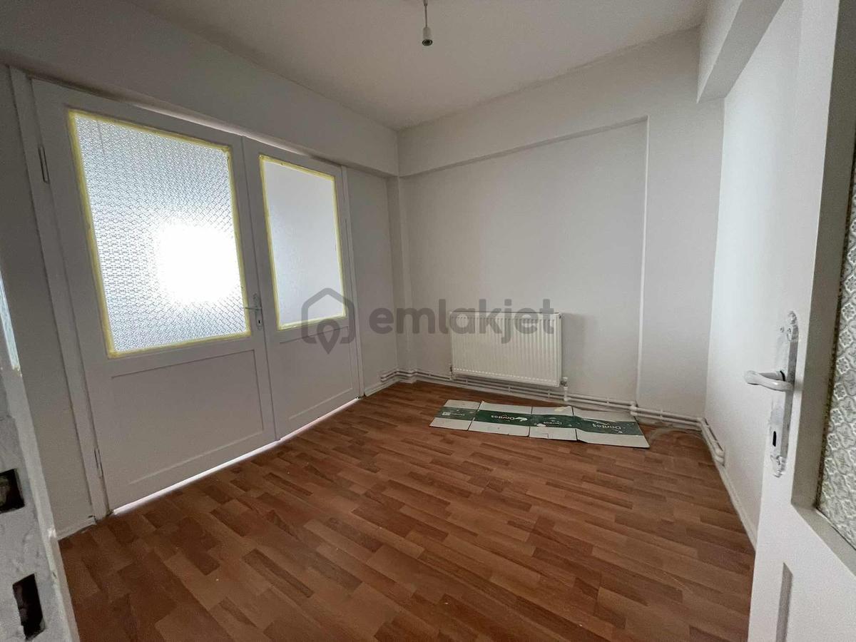 Polat Caddesi Üzeri Hastane Yakını 3+1 Doğalgazlı Daire - 4
