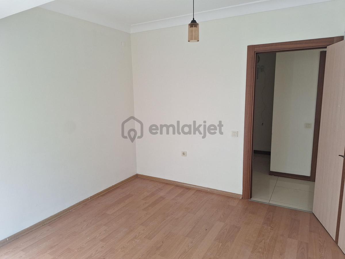 Dedebaşında Balkonlu, Geniş, Kapalı Mutfak 1+1 Daire - 31