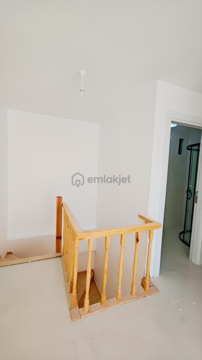 Samandıra Metro Turizm Arkasında Geniş 3+1 Kiralık Üstdübleks - 30