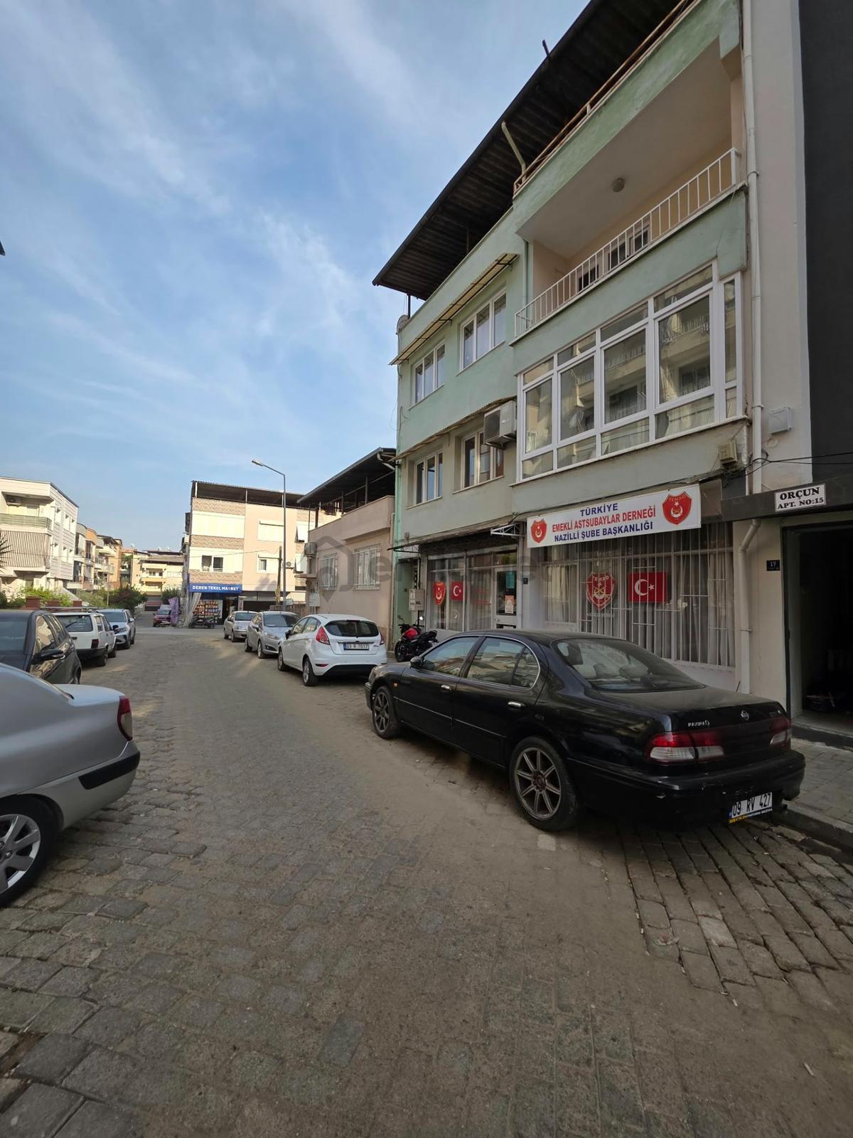 Nazilli Zafer Mahallesi’nde Doğalgazlı Ara Kat Kiralık 3+1 Daire!