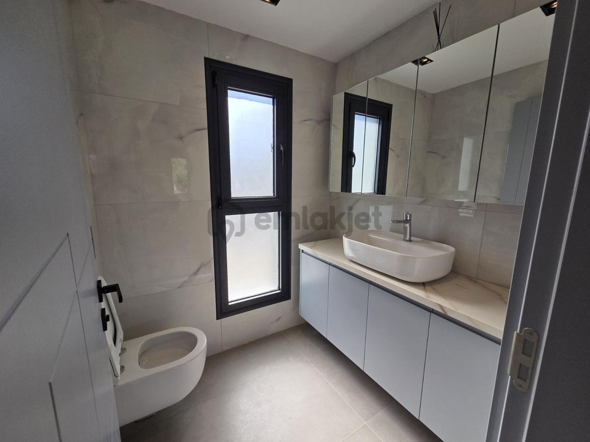 Urla Kuşçularda Ayrıcalıklı Ve Tam Müstakil Villa - 18
