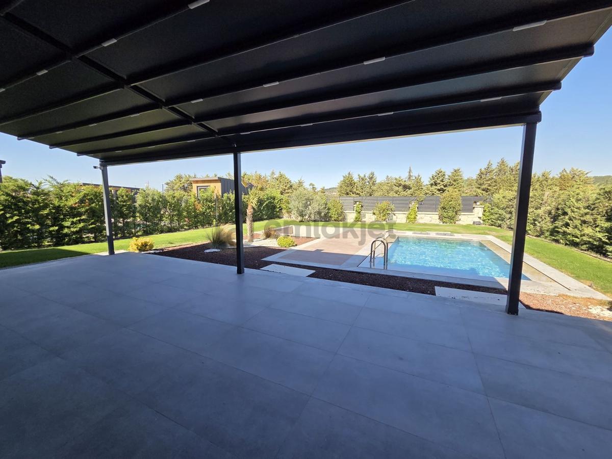 Urla Kuşçularda Ayrıcalıklı Ve Tam Müstakil Villa - 9