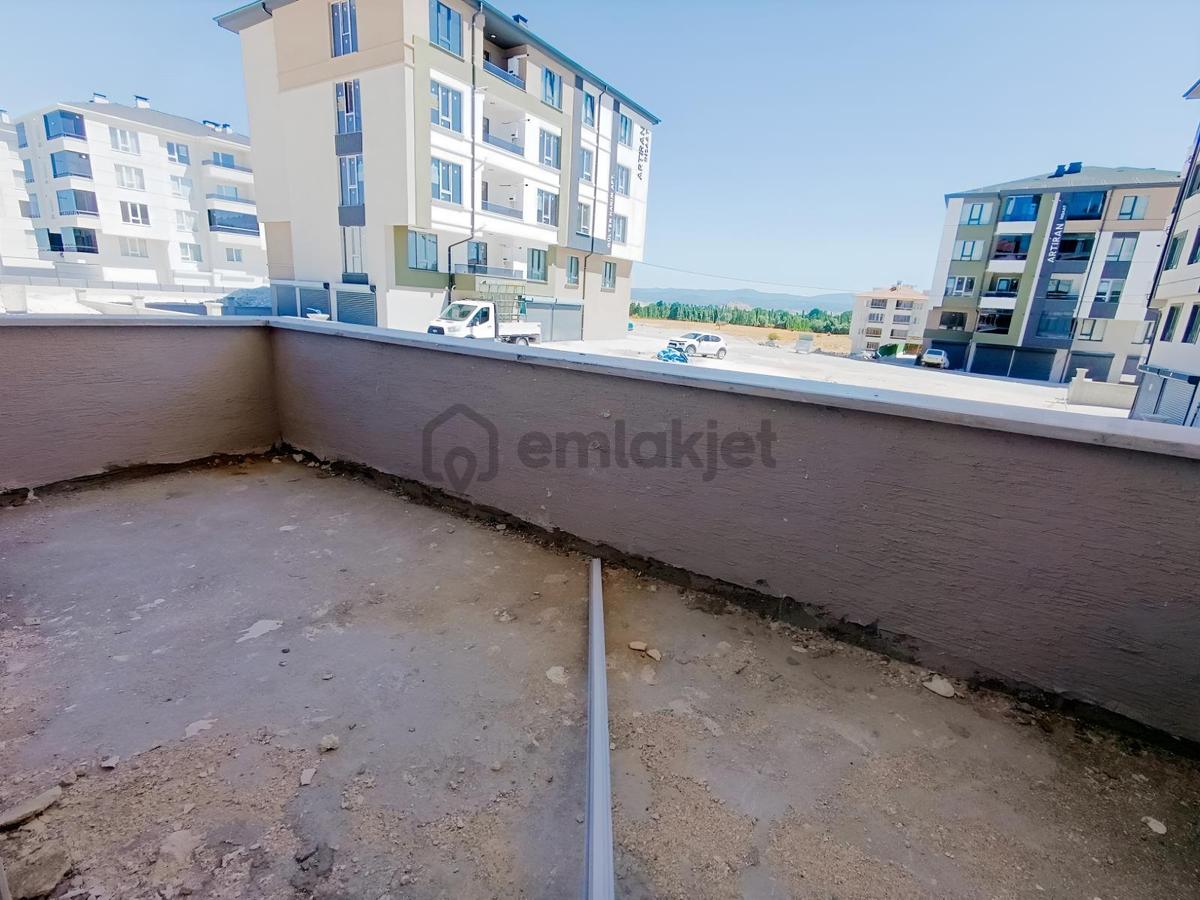 Kökoğlu'ndan Cadde Üzerinde Sıfır Lüks 3+1 Daire - 16