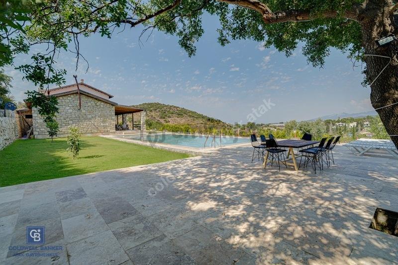 Urla'da 3.110 M² İçinde Eşsiz Taş Malikâne | Konut & Ticari - 8
