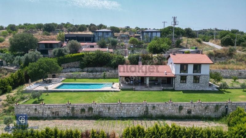 Urla'da 3.110 M² İçinde Eşsiz Taş Malikâne | Konut & Ticari